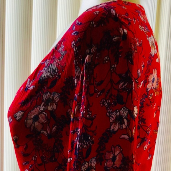 Beautiful NWOT Bell Sleeve FLORAL ROMPER Small - Picture 7 of 8